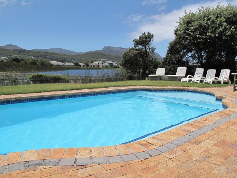 To Let 3 Bedroom Property for Rent in Lake Michelle Western Cape